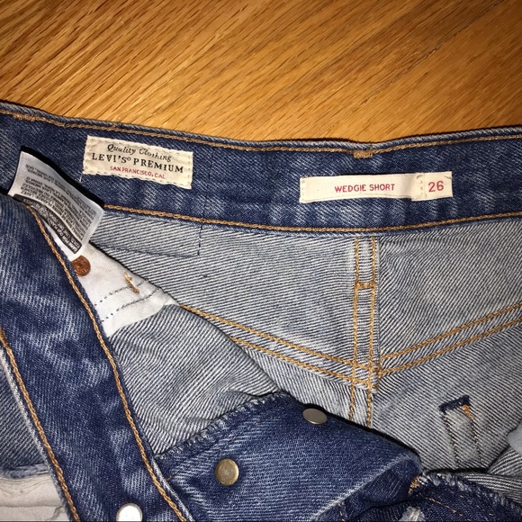 Levi’s Wedgie Denim Short - Picture 4 of 4